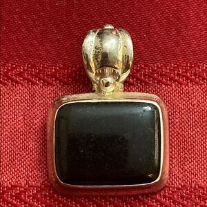 5/$10❤️❤️❤️Vintage 90s Fashion Black and Silver Tone Pendant